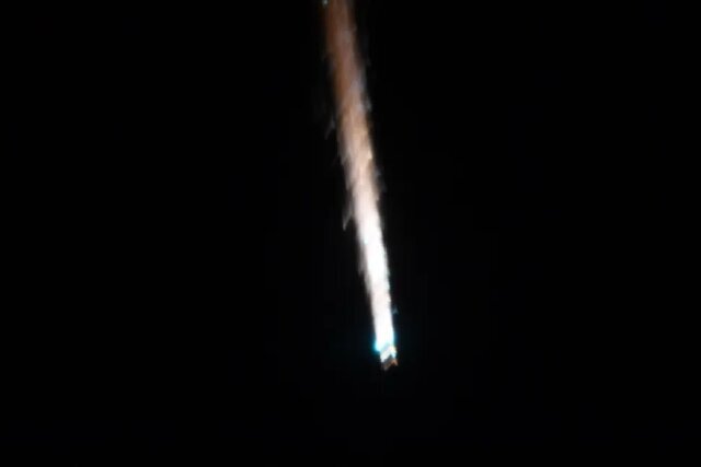 شکار صحنه تماشایی سوختن فضاپیمای روسی توسط یاسمین مقبلی/ عکس