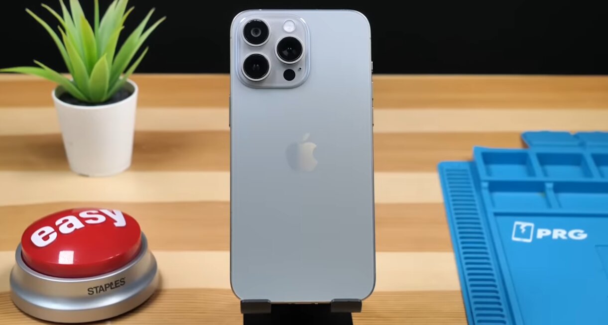 آیفون ۱۵ تقلبی که با اصلش مو نمیزند/ عکس