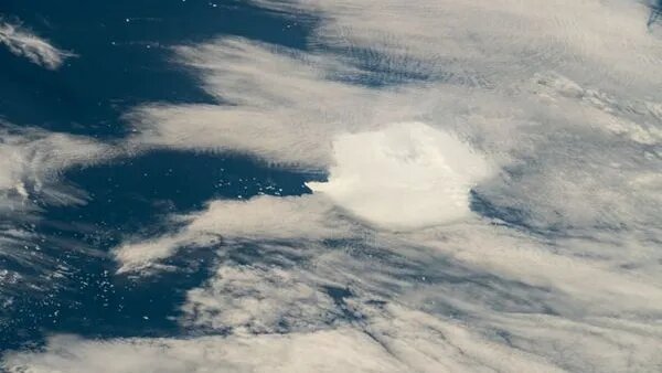 تماشای حرکت هولناک بزرگترین کوه یخ جهان با ماهواره‌/ عکس