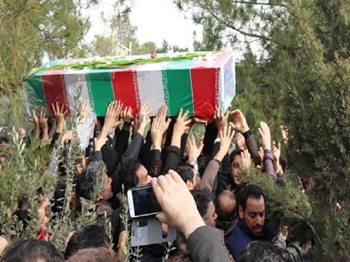 در سپاه همه اضافه کار می گرفتند اما محمد از حقوقش کم می کرد /نیروهای تکفیری به او شلیک کردند و به شهادت رسید