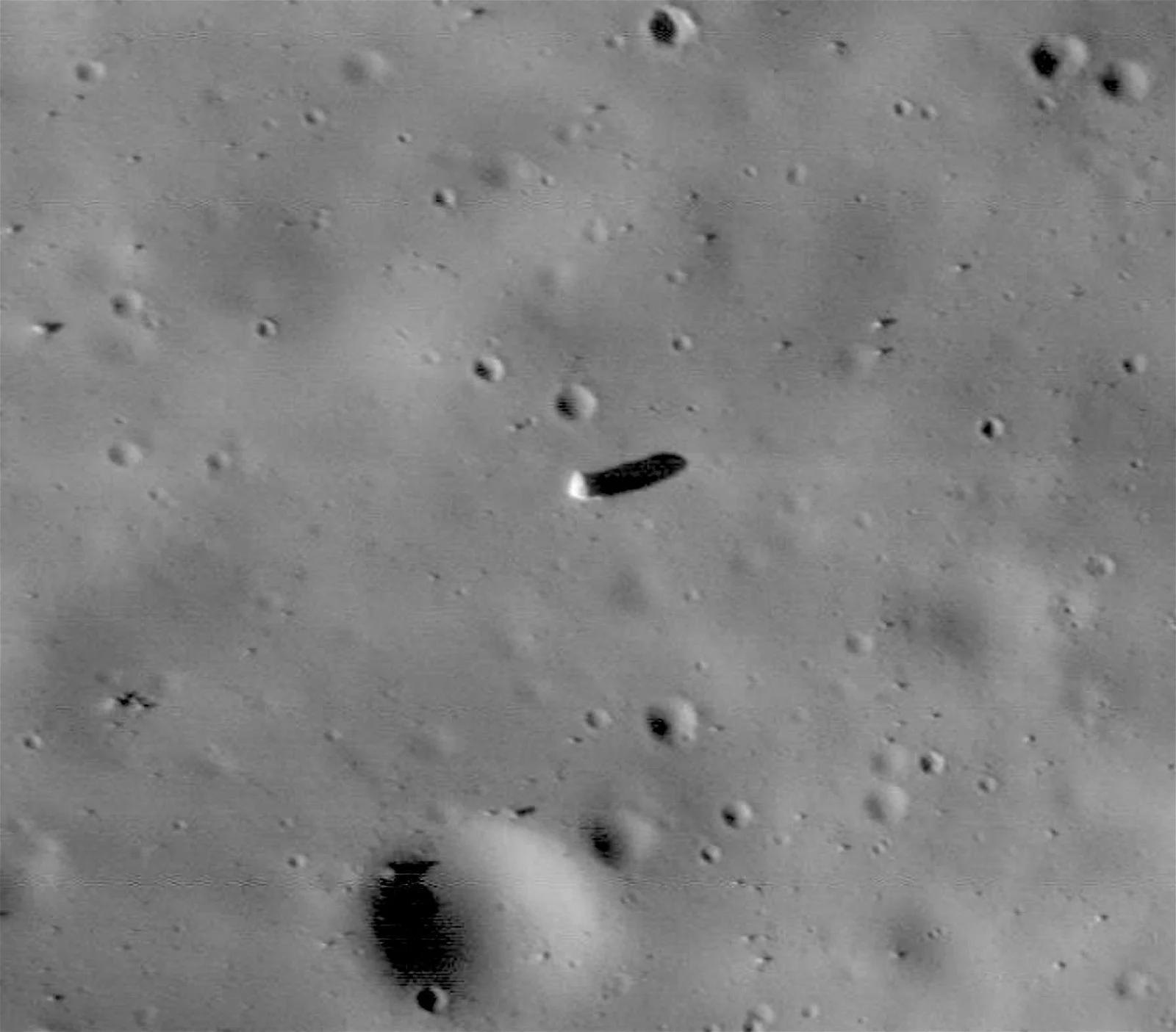 ثبت تصویر شیء مرموز در آسمان مریخ!/ عکس