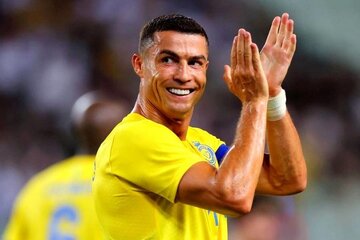 عکس| بازدید رونالدو از موزه شخصی؛ عکس یادگاری Cr7 با مجسمهاش در مادیرا