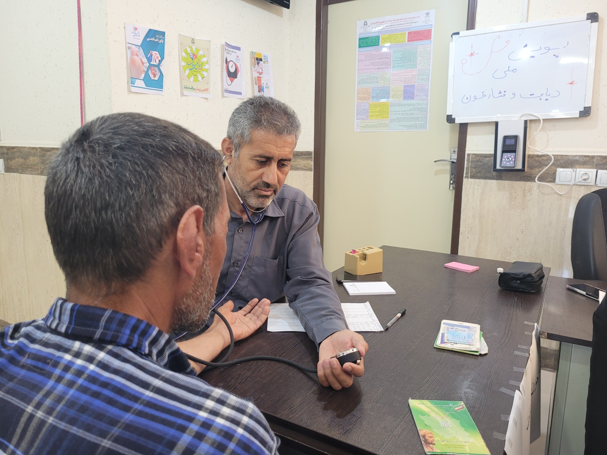 اجرای طرح ملی غربالگری دیابت و فشار خون در شهرستان کرخه