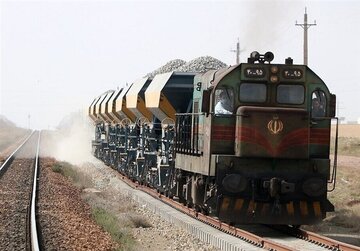 خروج قطار از ریل در این شهر / آمار مصدومان
