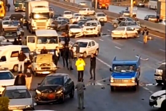 ببینید | تصادف عجیب ۳۲ خودرو در اتوبان قزوین
