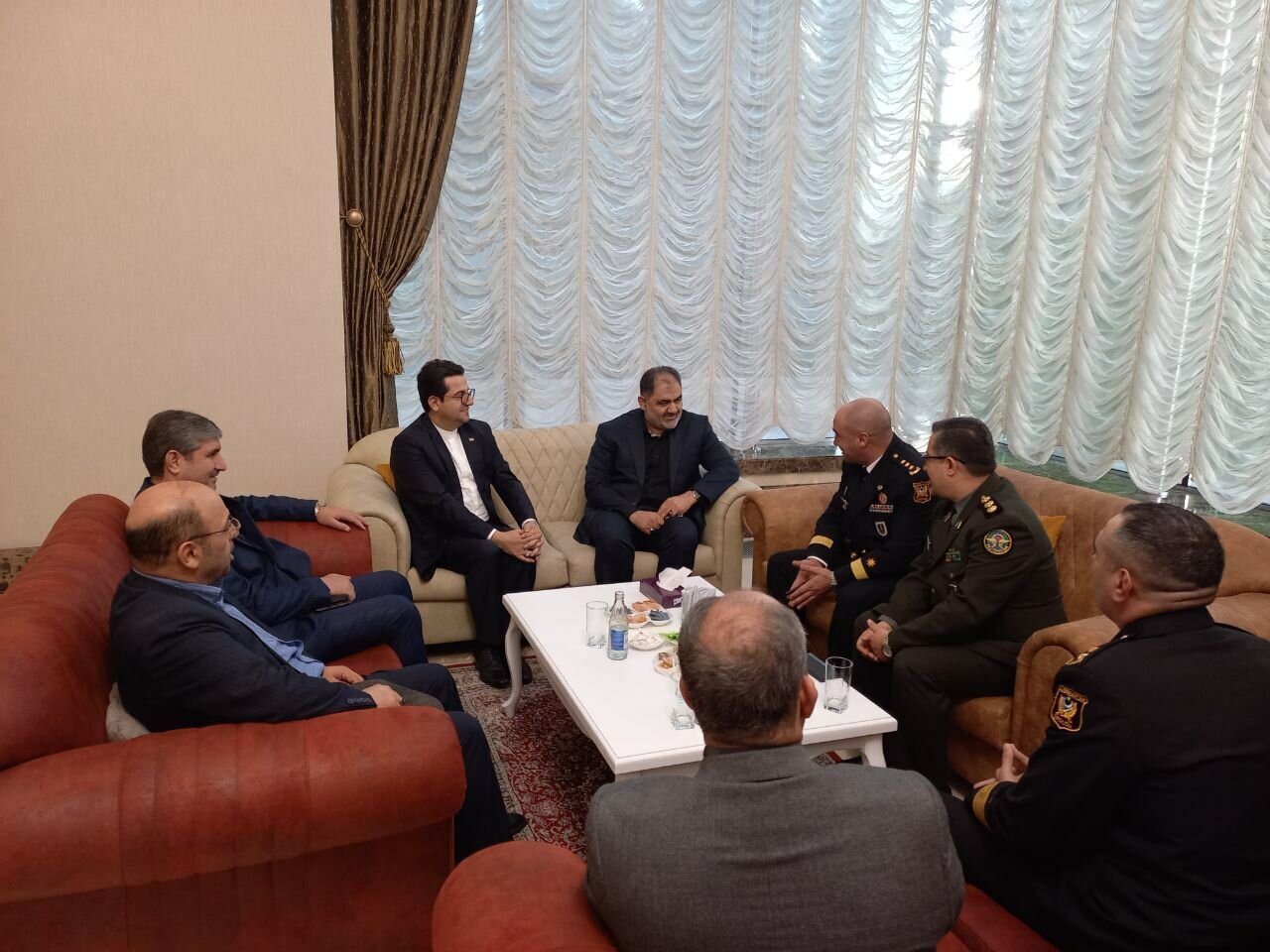 سفر خارجی فرمانده ارشد ارتش بدون لباس نظامی +عکس