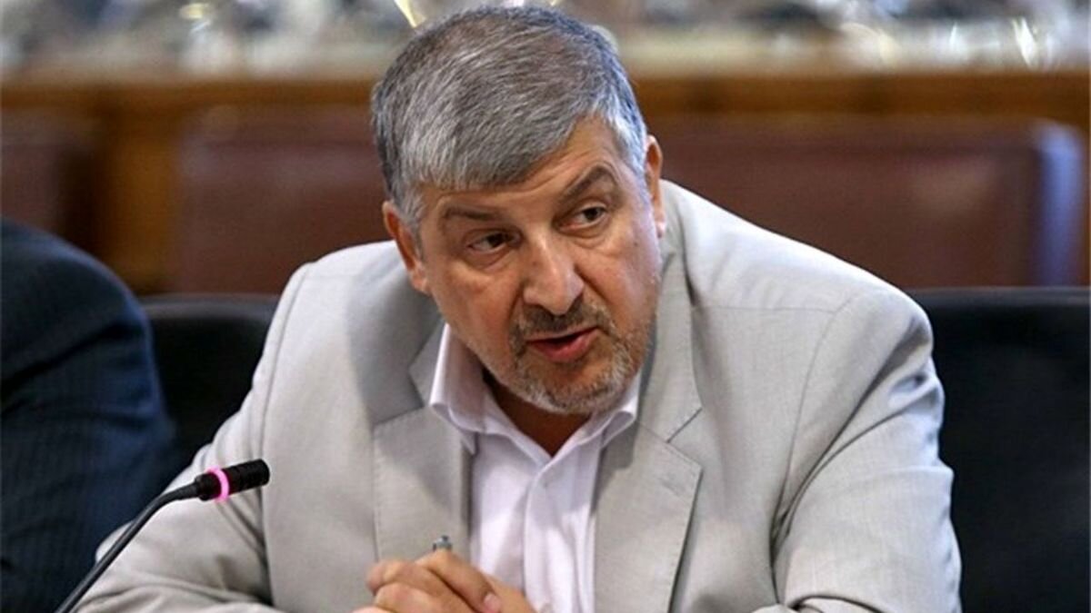 حقیقت پور: سوپرانقلابی ها چرا شناسنامه ای از خود ارائه نمی دهند؟ / پایداری لیست جداگانه بدهد تا ببینیم چقدر رأی دارد!