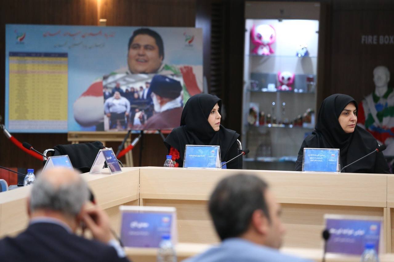 عکس| اینچه درگاهی بر صندلی رئیس فدراسیون ژیمناستیک در مجمع کمیته ملی المپیک