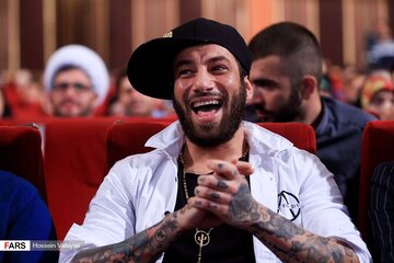 عکس یادگاری وزیر رئیسی و نمایندگان اصولگرای مجلس یازدهم با امیرتتلو