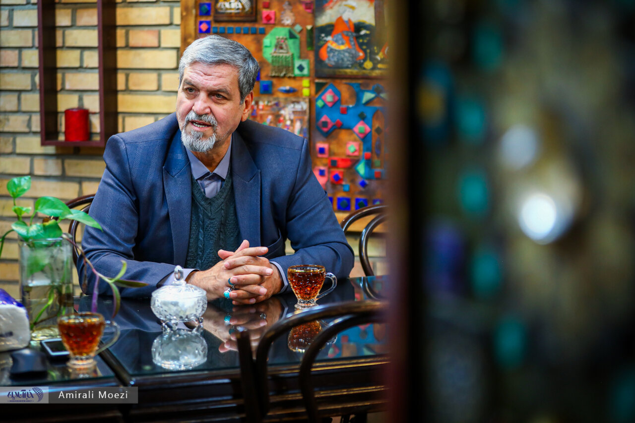 کواکبیان: دولت رئیسی برای برقراری رابطه با آمریکا هیچ مشکلی ندارد /کل اموالم را به محصولی می دهم، او یکصدم اموالش را به من بدهد!