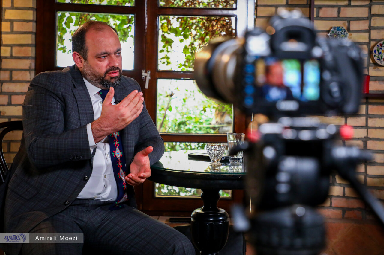 سیگنال بودجه ۱۴۰۳ به اقتصاد ایران/ شریعتی: دهکهای پایین با سیلی صورتشان را سرخ نگه داشتهاند؛ افزایش مالیاتها منصفانه نیست