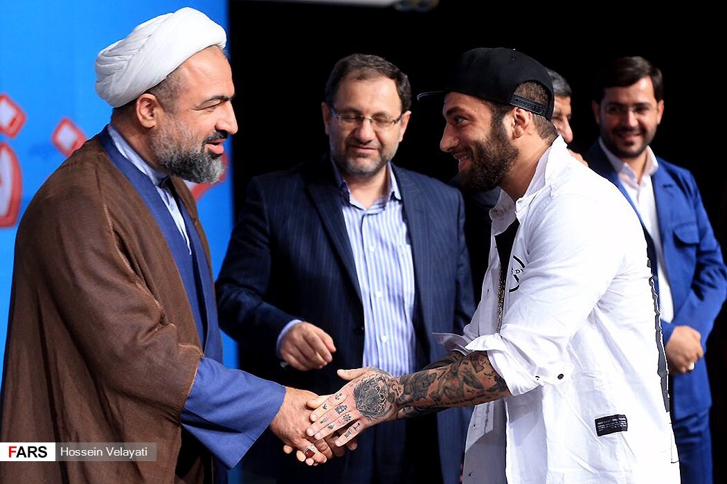 عکس یادگاری و خوشوبش وزیر رئیسی و نمایندگان اصولگرای مجلس یازدهم با امیرتتلو