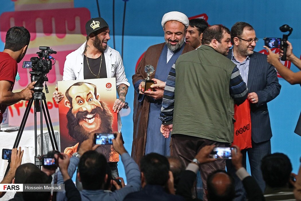 عکس یادگاری و خوشوبش وزیر رئیسی و نمایندگان اصولگرای مجلس یازدهم با امیرتتلو