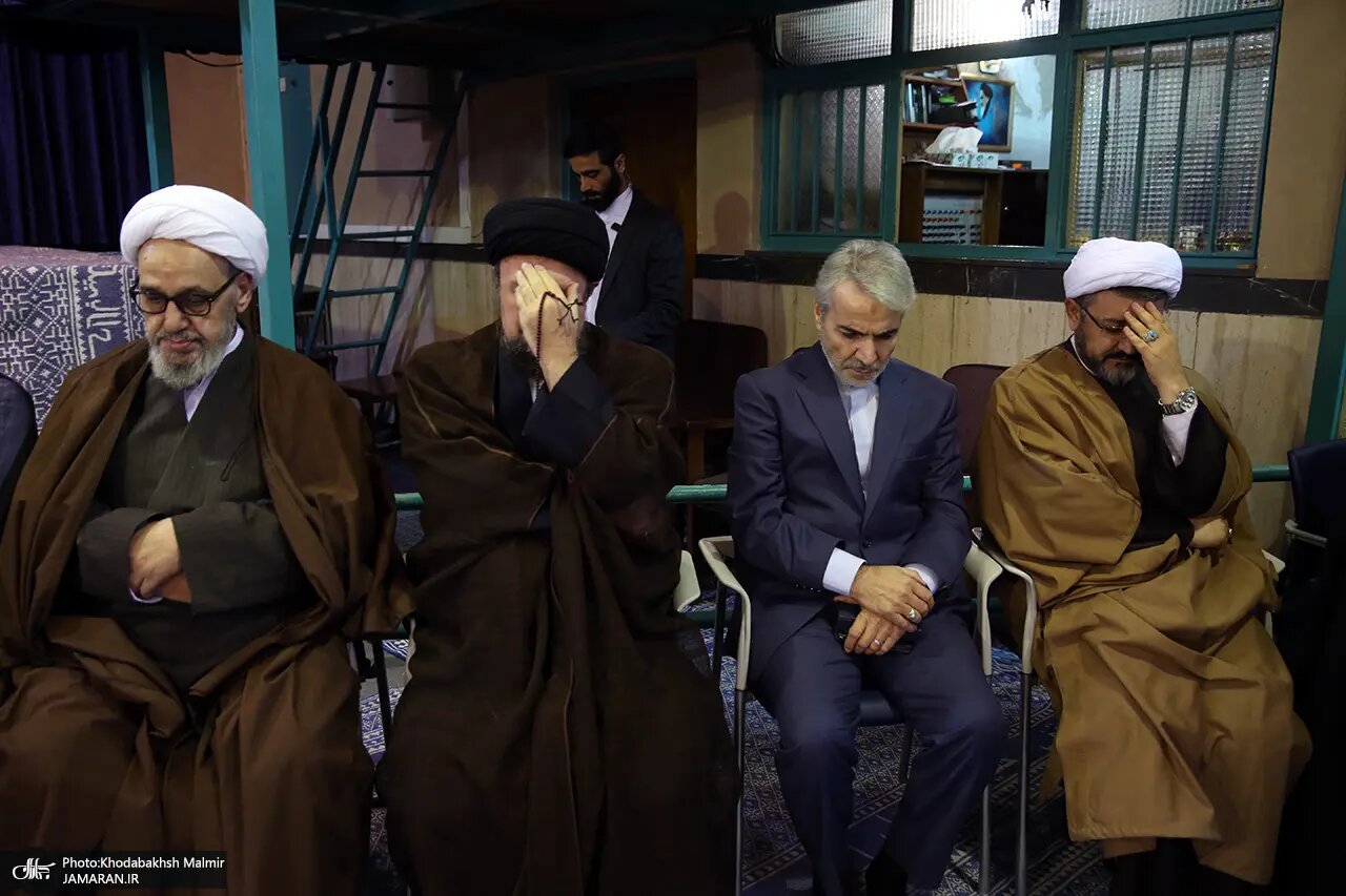 بوسه سیاستمدار معروف بر پیشانی سیدحسن خمینی / حضور پررنگ اصلاحطلبان در یک مراسم / سیدمحمد خاتمی، کرباسچی و مهدی هاشمی هم آمدند + عکس 3