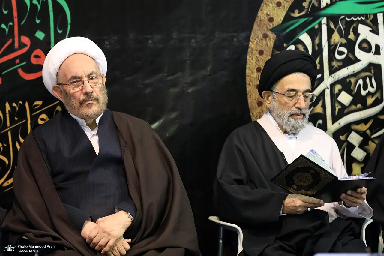 بوسه سیاستمدار معروف بر پیشانی سیدحسن خمینی / حضور پررنگ اصلاحطلبان در یک مراسم / سیدمحمد خاتمی، کرباسچی و مهدی هاشمی هم آمدند + عکس 11