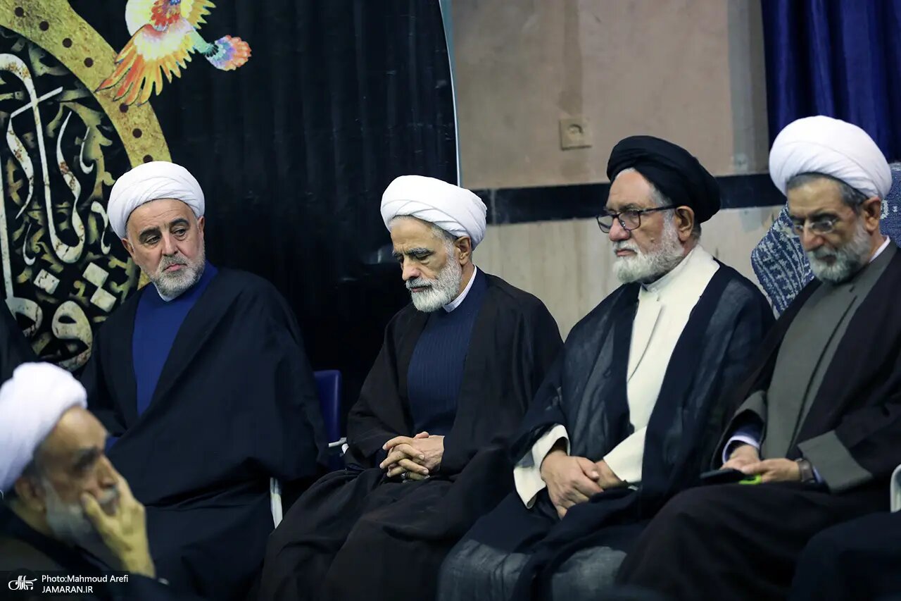 بوسه سیاستمدار معروف بر پیشانی سیدحسن خمینی / حضور پررنگ اصلاحطلبان در یک مراسم / سیدمحمد خاتمی، کرباسچی و مهدی هاشمی هم آمدند + عکس 9