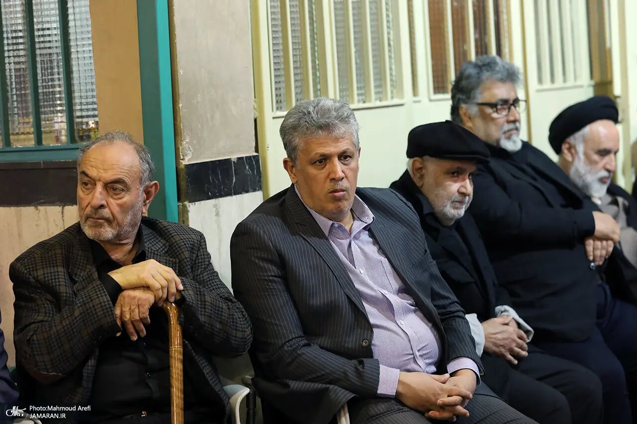 بوسه سیاستمدار معروف بر پیشانی سیدحسن خمینی / حضور پررنگ اصلاحطلبان در یک مراسم / سیدمحمد خاتمی، کرباسچی و مهدی هاشمی هم آمدند + عکس 8