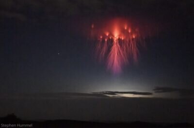 نمایان شدن اشباح سرخ در آسمان/ عکس