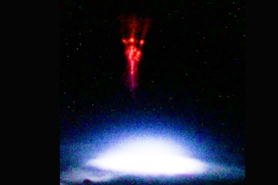 نمایان شدن اشباح سرخ در آسمان/ عکس