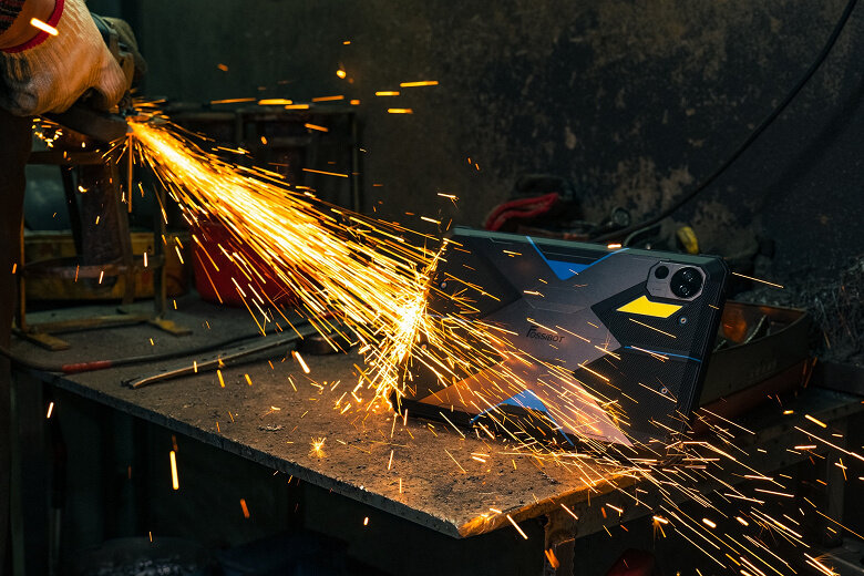 رکورد فوق‌العاده نگهداری شارژ/ بیش از 75 روز!/ عکس