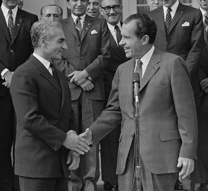 خوش و بش ریچارد نیکسون با محمدرضا پهلوی که زمینه ساز یک اعتراض تاریخی شد + عکس 3