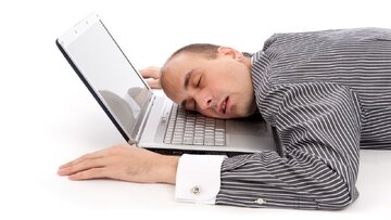 چرا انقدر زیاد احساس خستگی میکنیم؟ چرا انقدر زیاد احساس خستگی میکنیم؟