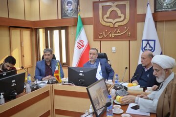 دانشجو ، نماد خود باوری و زمان شناسی است
