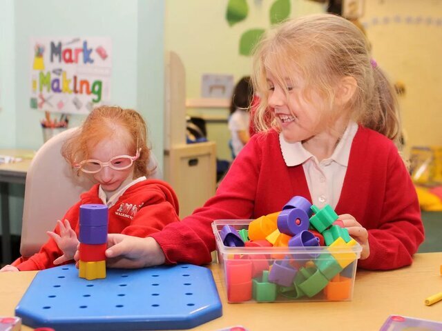 ریز جثهترین دختر دنیا به شانزده سالگی رسید/ عکس