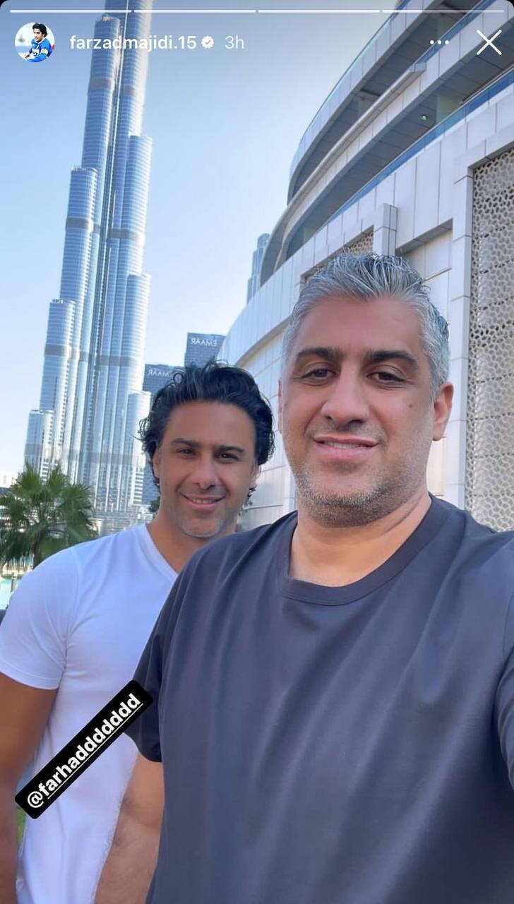 عکس‌| سلفی فرهاد مجیدی و برادرش مقابل برج خلیفه دوبی