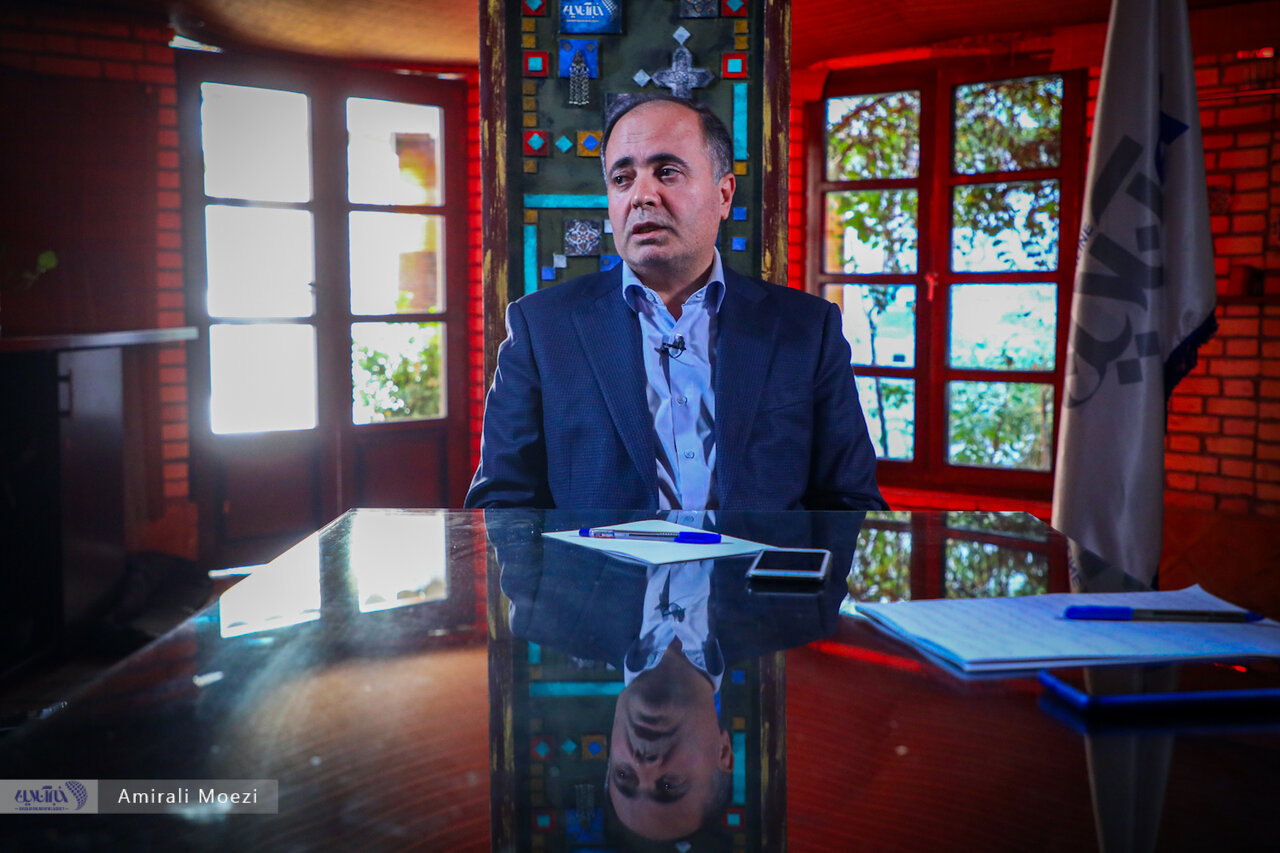 نوری قزلجه: فیلترینگ روی اعصاب مردم راه میرود /منتقدانِ سایبری روحانی در دولت رئیسی استخدام شدهاند /قالیباف از قدرت طلبی بدش نمیآید