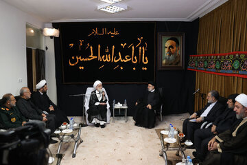 معیشت؛ کلیدواژه پُر تکرار در تذکرات مراجع تقلید به دولت رئیسی /«علی الارض» چه اتفاقی افتاده است؟