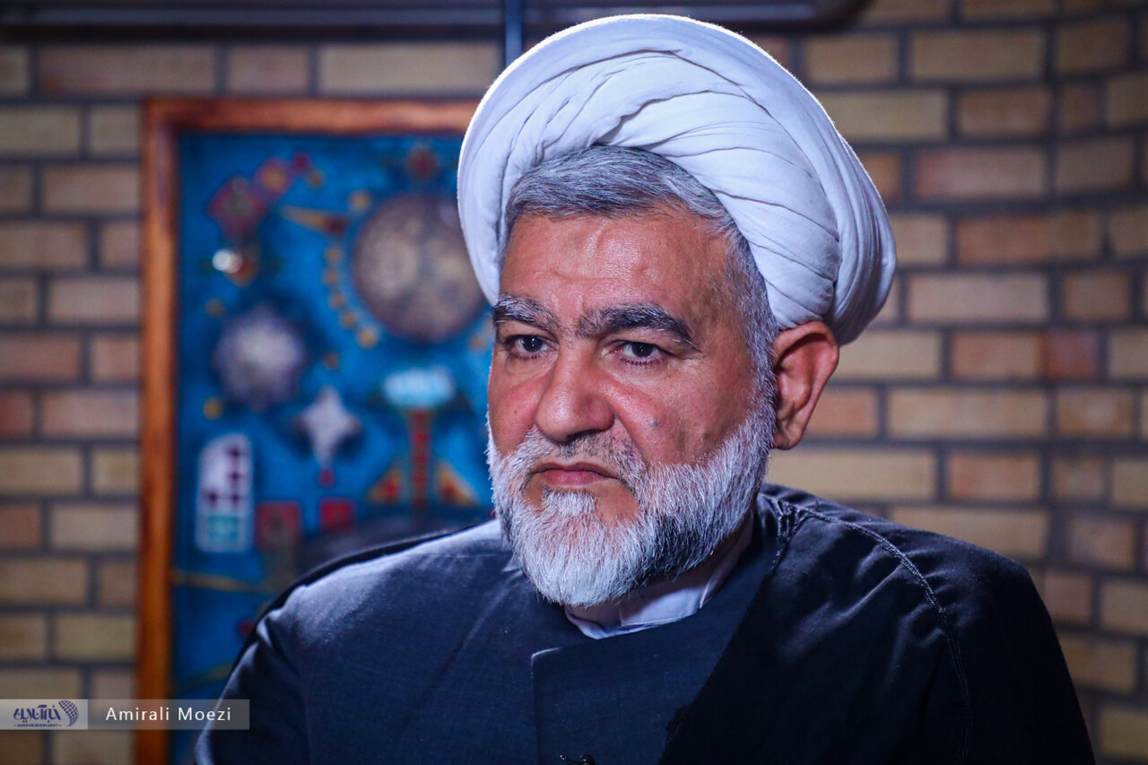 ببینید |  اظهارات صریح حسن نوروزی درباره تعداد محافظان رئیسی در پرند و مدیریت اشرافی