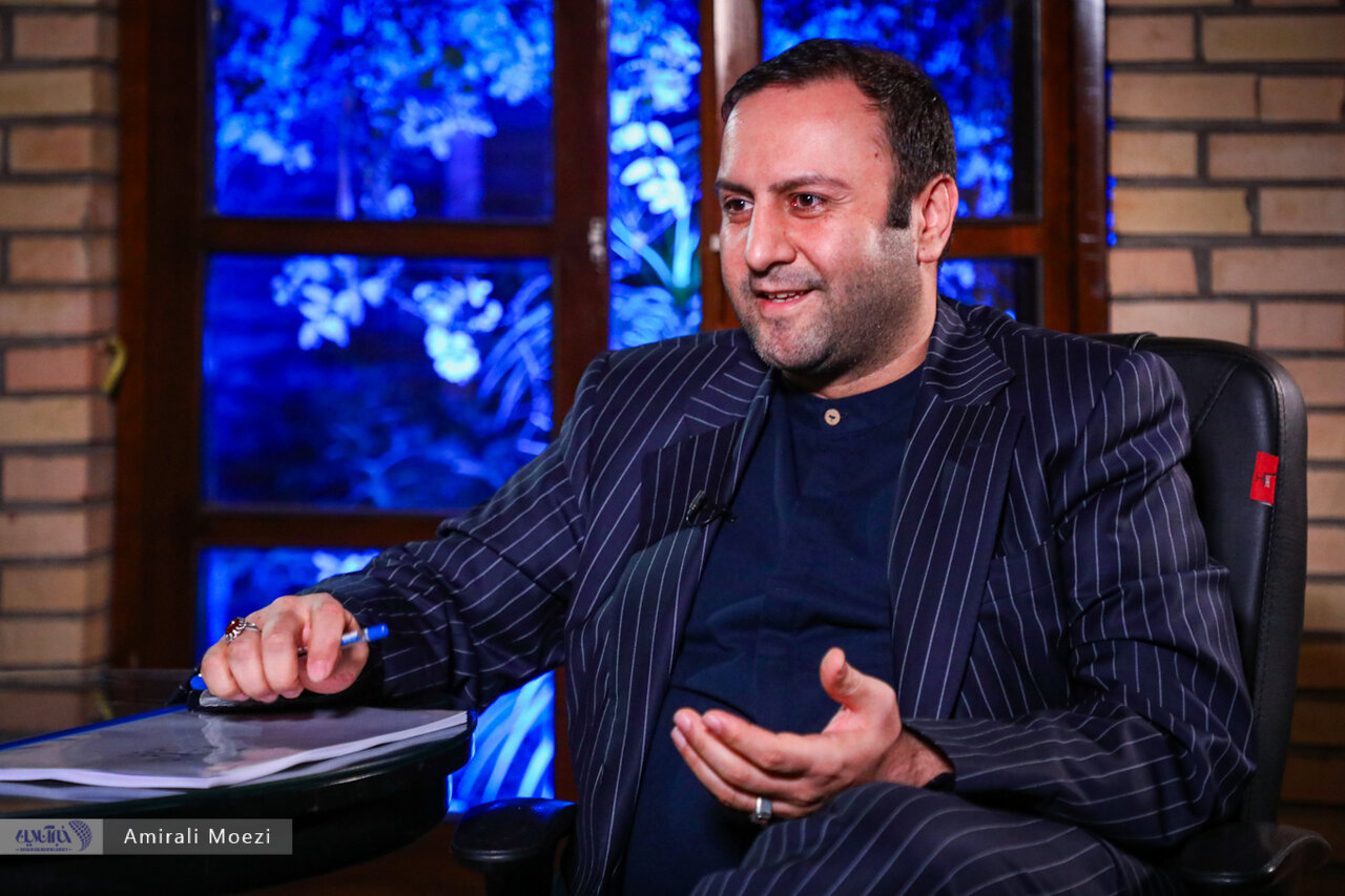 پیرهادی: برخوردهای گشت ارشاد در شأن مردم نبود /فراجا صرفا در هنگام برهنگی و عریان بودن فرد میتواند دخالت کرد /زدوخوردی بین گشت ارشاد و مهسا امینی نشد