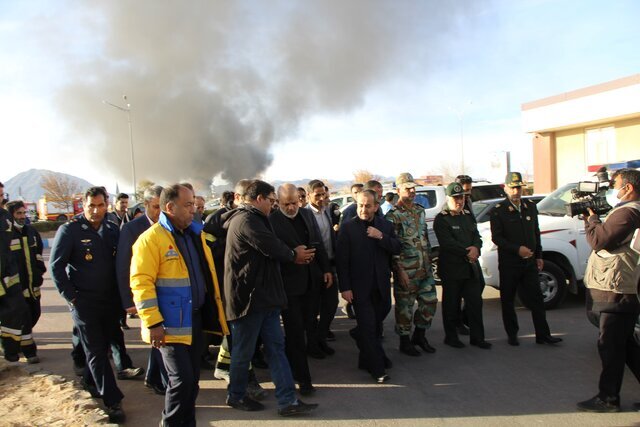 بازدید وزیر کشور از محل آتشسوزی فجیع پالایشگاه بیرجند+عکس