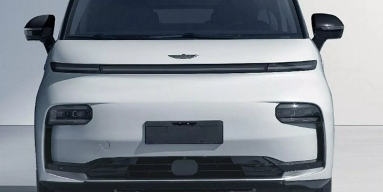 این مینیون از روی هواپیما ساخته شدهاست!/ عکس