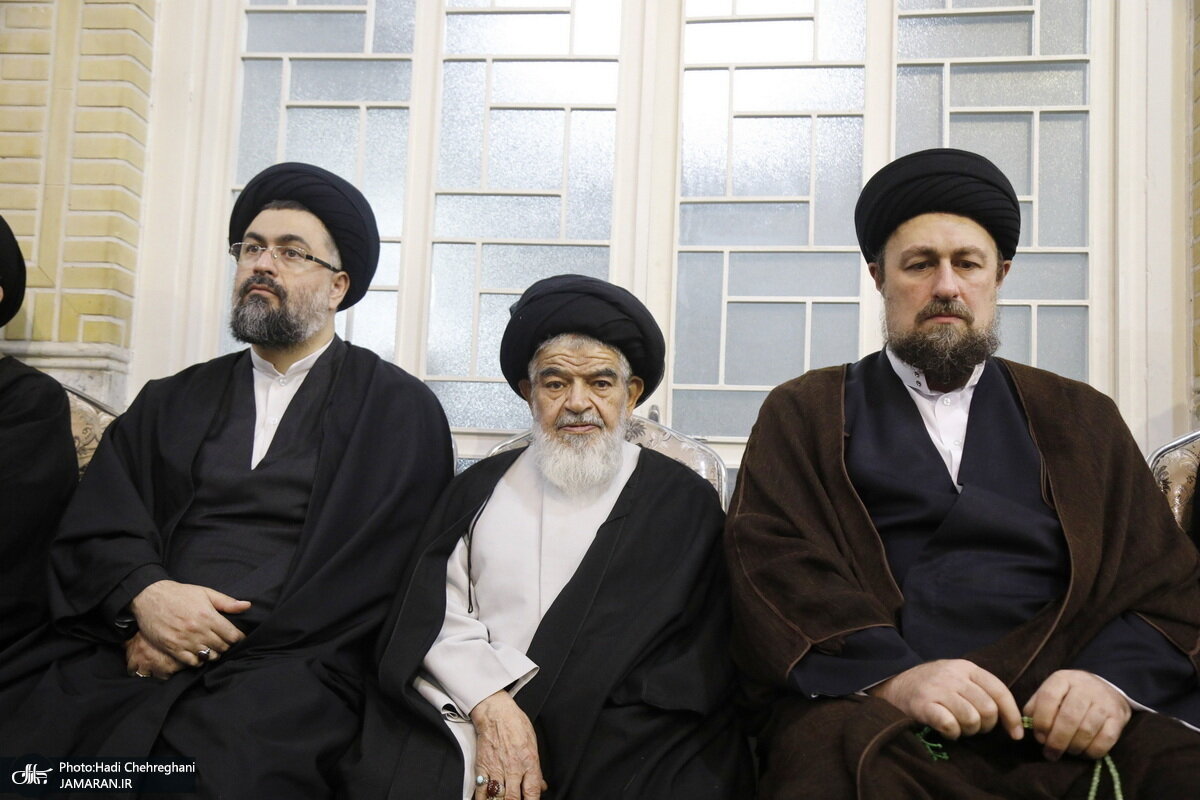 جدیدترین عکس از ۲ نوه امام خمینی در یک مراسم