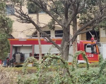 عکس | اولین عکس از تخلیه دانشجویان پس از آتش سوزی در دانشگاه آزاد