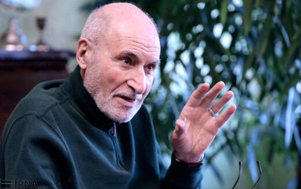 بهزاد نبوی: ممکن است در توافق هستهای برجام فریب خورده باشیم، اما در روند مذاکرات، اعطای امتیاز و دریافت آن یک رویه عادی به شمار میآید. بهزاد نبوی: ممکن است در توافق هستهای برجام فریب خورده باشیم، اما در روند مذاکرات، اعطای امتیاز و دریافت آن یک رویه عادی به شمار میآید.