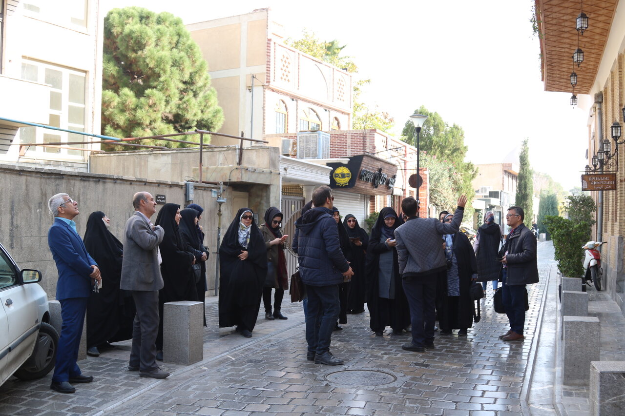 جلفاگردی در شهر ادیان توحیدی (۲)/ جاذبههای محله «سنگ تراشها» تا میدانی که «بایسیکلران» در آن تصویربرداری شد