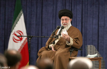 رهبر انقلاب: شهدا، هویت ملت ایران هستند و هویت نباید فراموش شود
