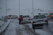 ببینید | نجات ۱۰۵ نفر در برف و کولاک جاده‌های آذربایجان‌غربی