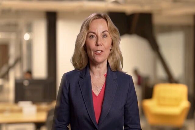 عجیبترین شبکه تلویزیون با مجریانی عجیبتر/ عکس