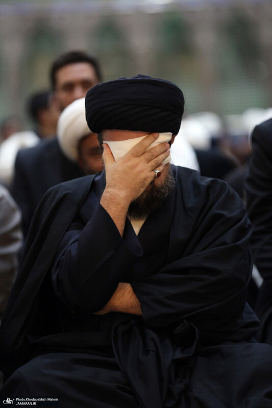 عکسی از چهره محزون سیدحسن خمینی و اصلاحطلب معروف