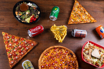 عکس | اقدام عجیب یک رستوران در تهران؛ اینجا یک چیز ممنوع است!