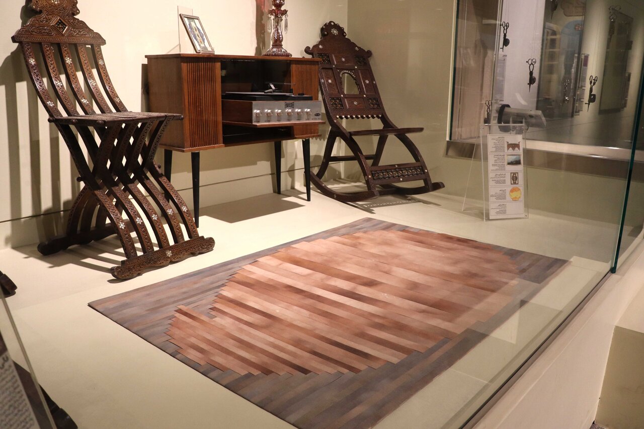 ساختارشکنی، ترکیبات هندسی و معماری در یک نمایشگاه