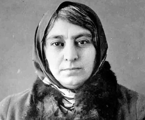 این زن موسس نخستین موسسه تاکسیرانی تهران است/ عکس