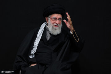 مهمانان ویژه رهبر انقلاب در حسینیه امام خمینی (ره) + عکس