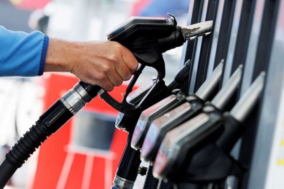 - خبر مهم رییس سازمان برنامه درباره قیمت بنزین/ قیمت بنزین تغییر می‌کند؟