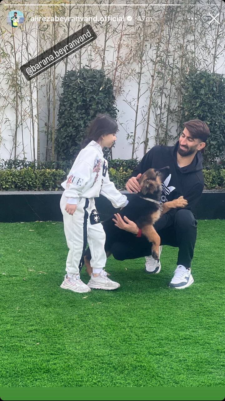 عکس| تصویری بامزه از بیرانوند و دخترش با بدل «رکس»