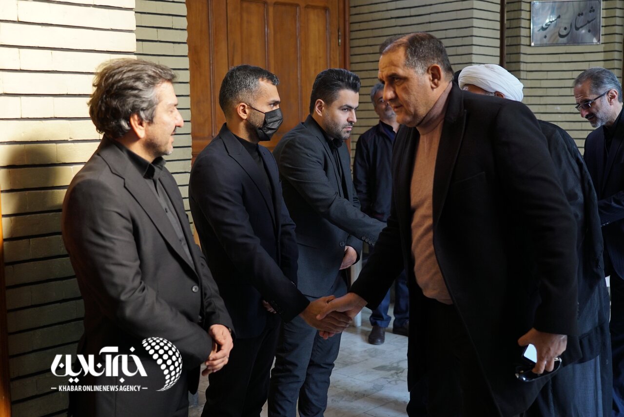 تصاویر | حضور چهرههای سرشناس در مراسم ترحیم مادر محمدحسین میثاقی؛ از مایلیکهن و رحمان رضایی تا قلعهنویی و استیلی